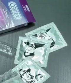 Зображення відомих російських зірок на презервативах